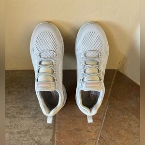 SKECHERS with air - cooled Memory Foam .